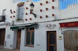 Fachada local en venta en Vejer